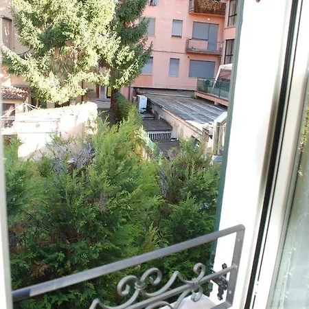 Lafinestrasulvicolosenzanome 아파트 *